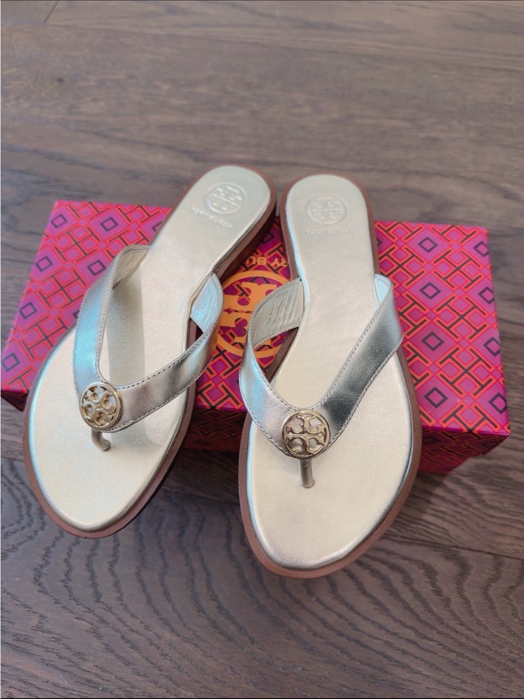 Tory Burch Benton Spark Gold Leather Thong Sandals Size 6